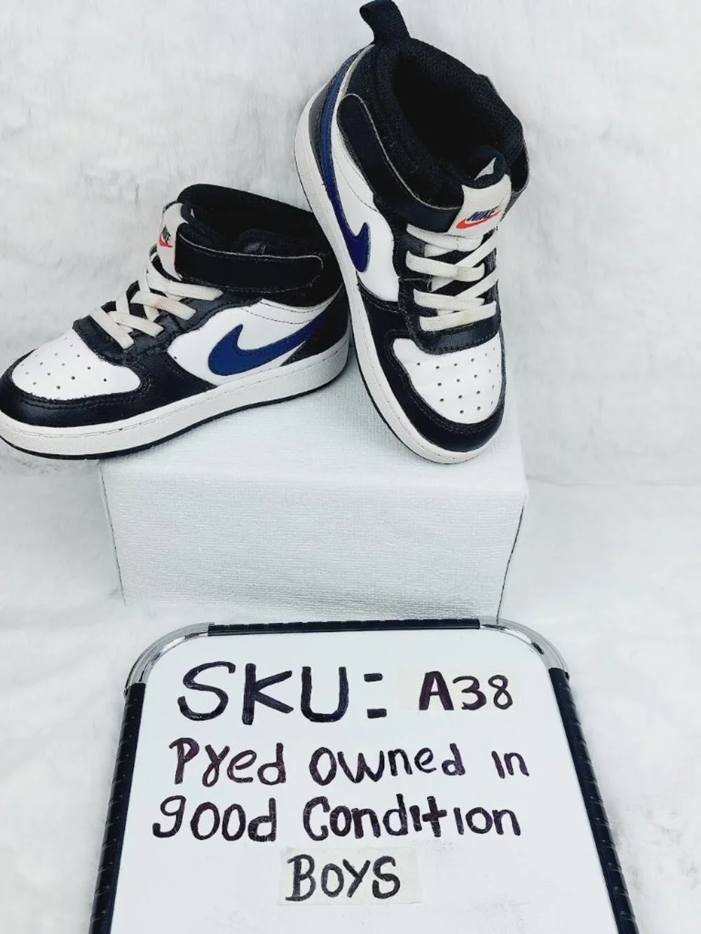 Nike Boys' White Black University Red Navy Court Borough Mid 2 Snekaers Size 9C